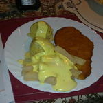 Käsekrüstchen (bofrost) an Semmelknödel und Schwarzwurzel mit Sauce Bernaise