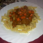 Feinkostgulasch im Nudelbett