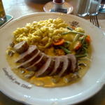 Schwein an Spätzle und Gemüse