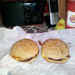  Cheeseburger mit und ohne Beacon 